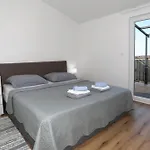 Appartement Apolo - Pool & Garden Retreat