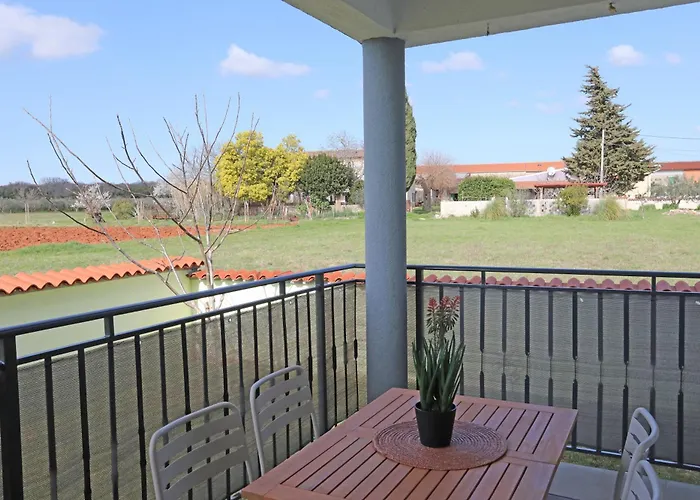 Apartament Apolo - Pool & Garden Retreat *