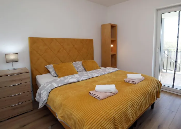 Apolo - Pool & Garden Retreat بولا
