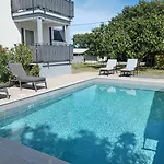 公寓 Apolo - Pool & Garden Retreat *