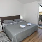Apolo - Pool & Garden Retreat 公寓 普拉