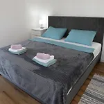 Apolo - Pool & Garden Retreat 公寓 普拉