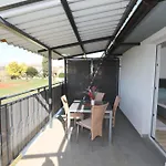 Apolo - Pool & Garden Retreat 公寓