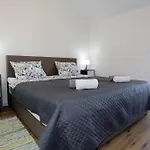 Apolo - Pool & Garden Retreat 普拉