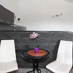 公寓 Apolo - Pool & Garden Retreat