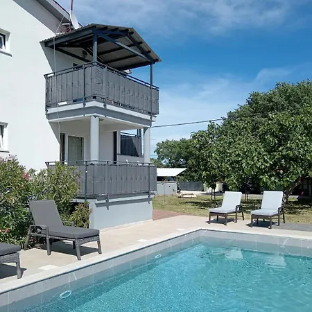 アパート Apolo - Pool & Garden Retreat プーラ