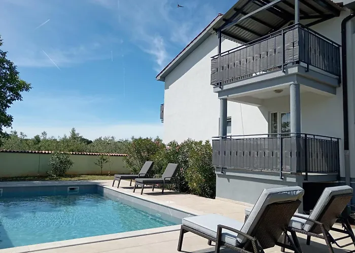 Apolo - Pool & Garden Retreat * Pula