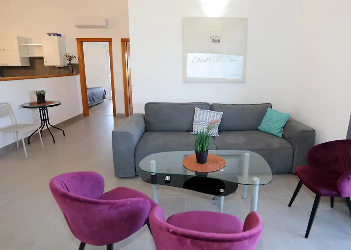 Daire Apolo - Pool & Garden Retreat