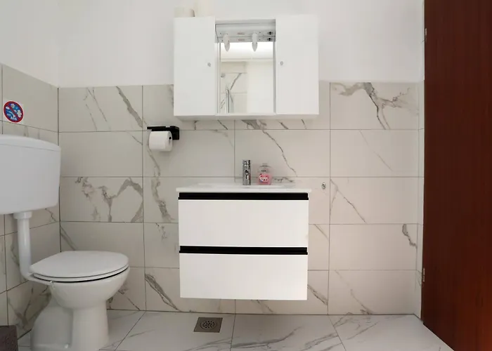 Daire Apolo - Pool & Garden Retreat Pula