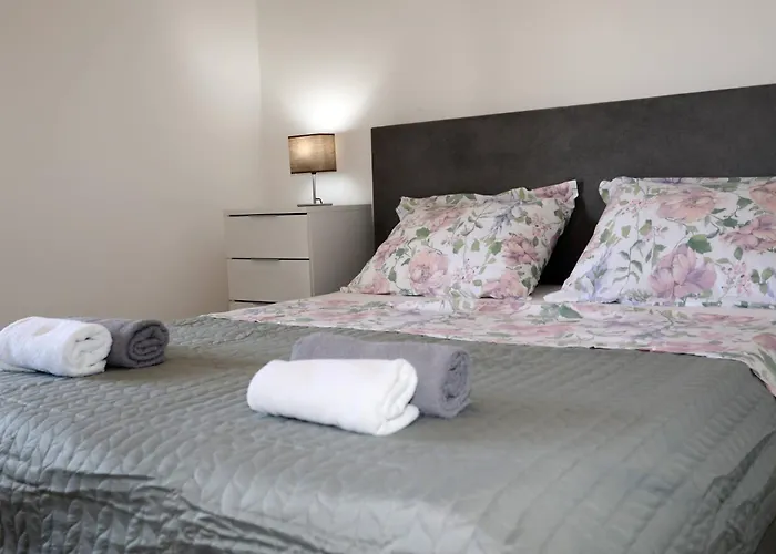 Daire Apolo - Pool & Garden Retreat