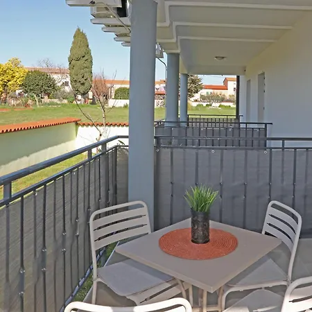 Apartmán Apolo - Pool & Garden Retreat