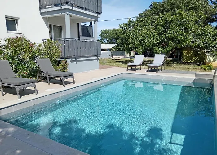 Lejlighed Apolo - Pool & Garden Retreat *