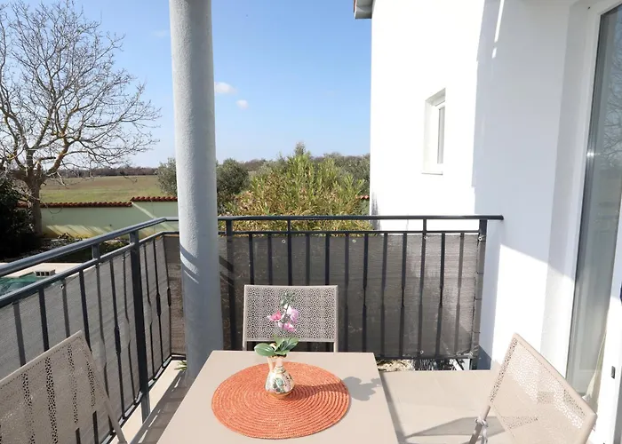 Lejlighed Apolo - Pool & Garden Retreat Pula